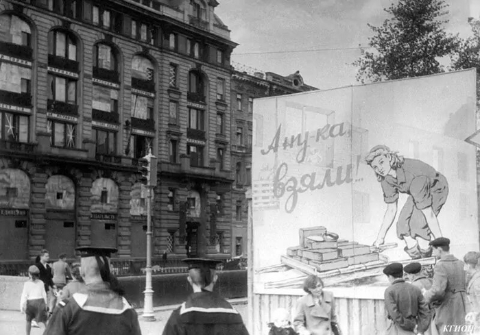 1944 .       ,     .