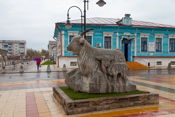 Памятник Козе весит 20 тонн!