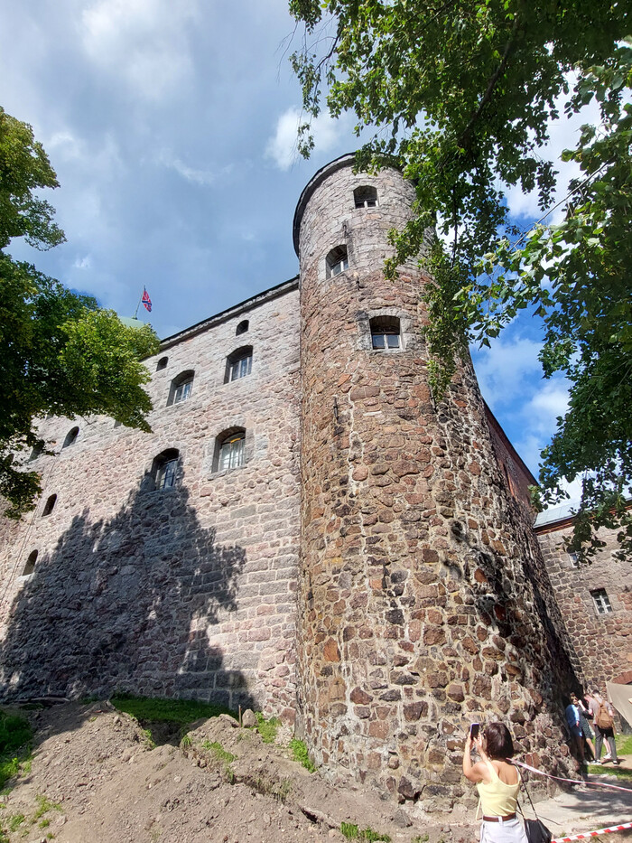 замок. то что находится не в строительных лесах