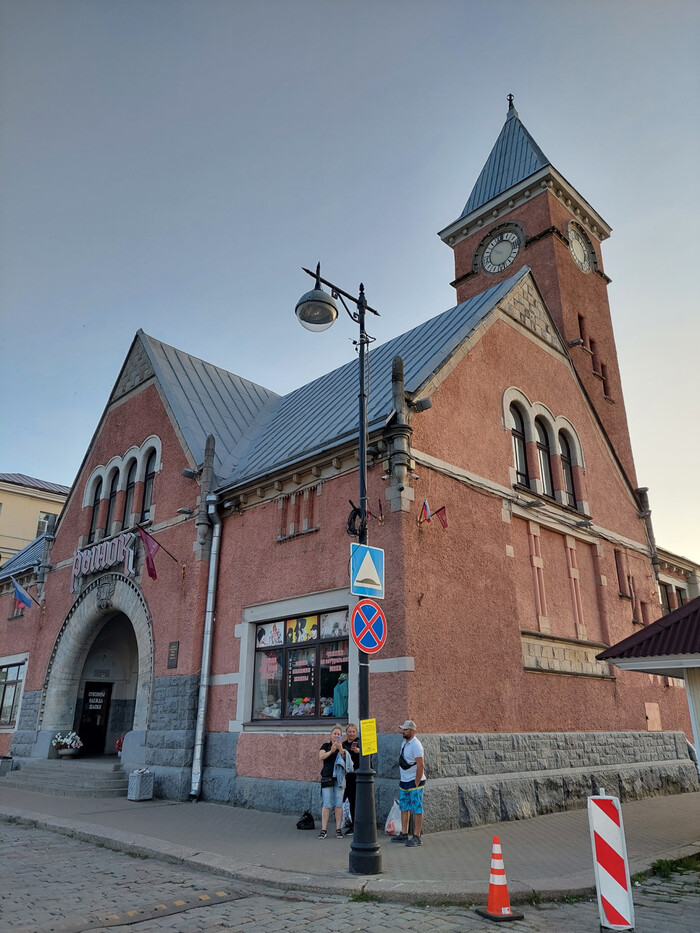 как ни странно, но это центральный рынок Выборга )