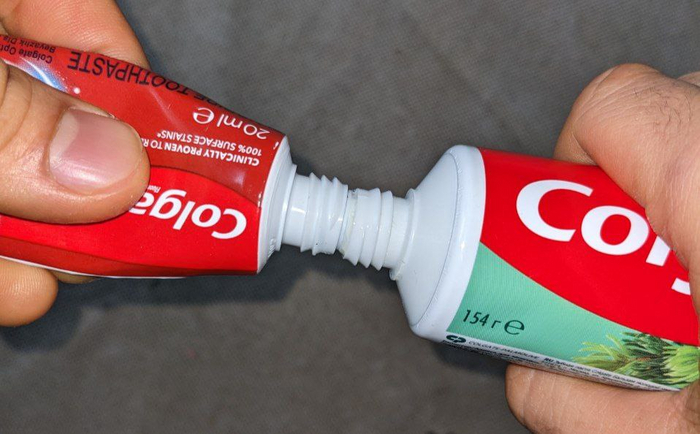 Пипка к пипке, сильное давление и сжимаем "донора". Важно выпустить весь воздух из "реципиента".