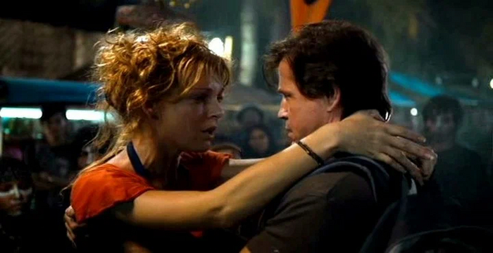 Красотка Янна Фассаерт в объятиях Майкла Паре недоумевает о том, как же её занесло в этот фильм