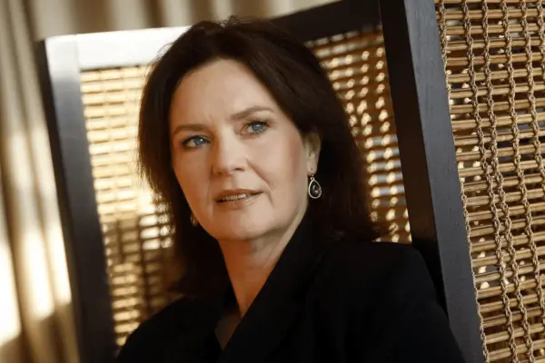 Филиппа Бойенс написала еще сценарии к другим фильмам Джексона — к «Милым костям» и «Кинг-конгу»