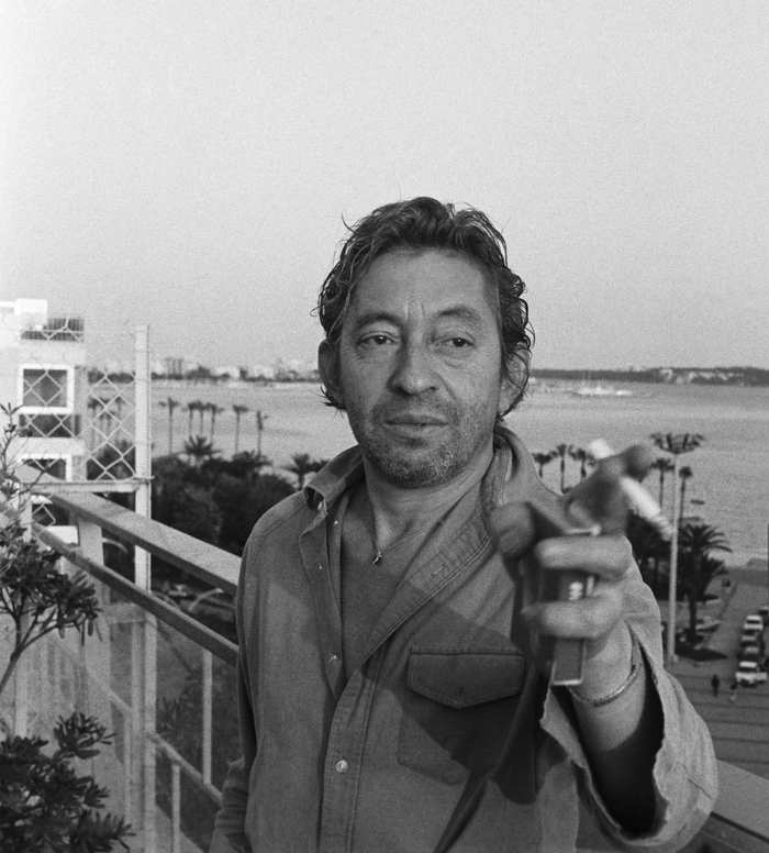 Серж Генсбур показывал репортерам куда им идти