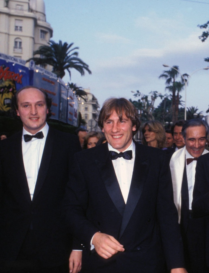 Бернар Фарси и Жерар Депардье куда-то шли в толпе