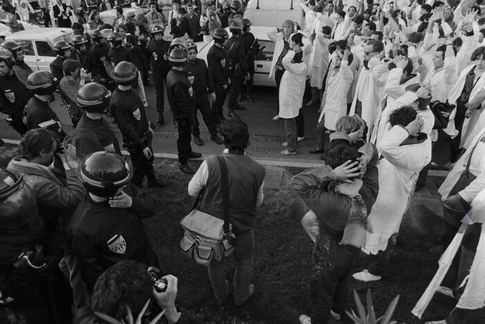 Студенты-медики устроили в Каннах манифестацию