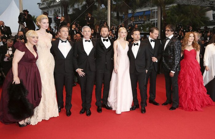 Тут не какие-то специально подобранные люди - обычные люди, актёры.