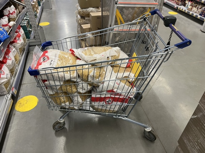 Первая партия продуктов, купленная за счет целевого сбора