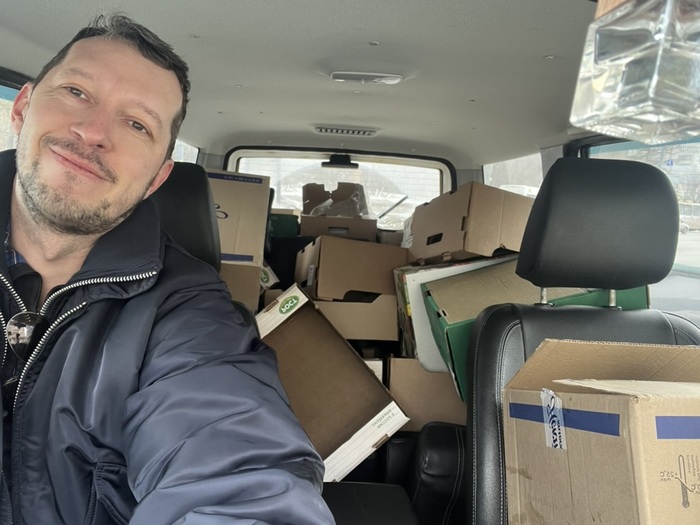 Везу коробки домой