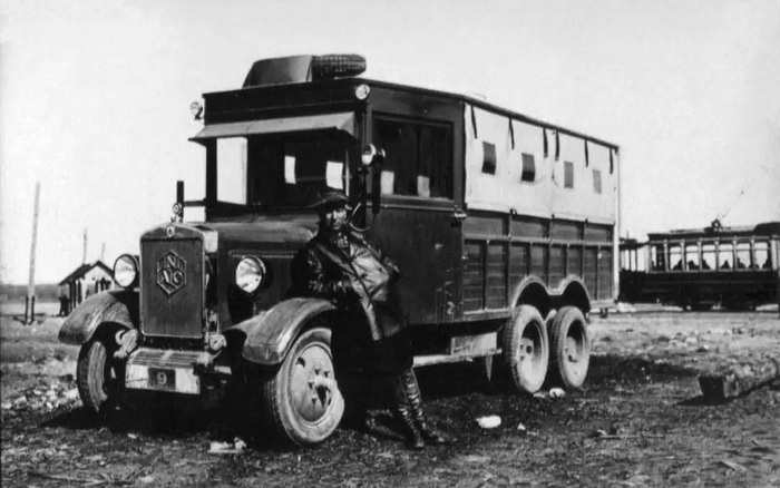 ������� ���������� � ����� �� ���������� � �� ���� �������������. ������ ��������� � ���� ������� ���� ������. ��������, ������� ����� Daimler-Benz, Krupp � Rheinmetall-Borsig ����� ������ � 41 �� 46, � ���� 1,5‑������ �������� NAG-Voran (6x4) � � 9.