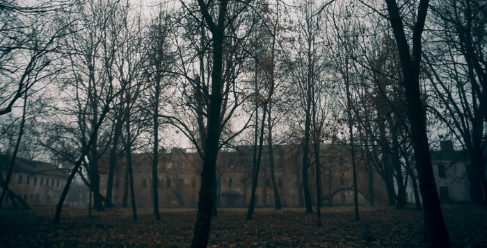 Хорроры можно снимать без декораций. Было бы желание.