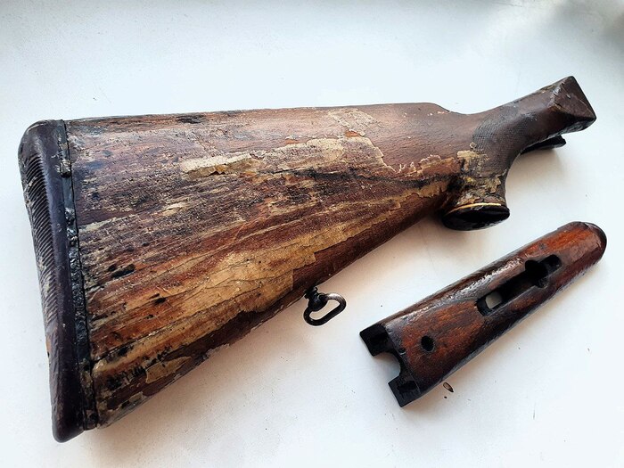 Родной приклад ИЖ-54 который пришлось заменить из-за ужасного состояния