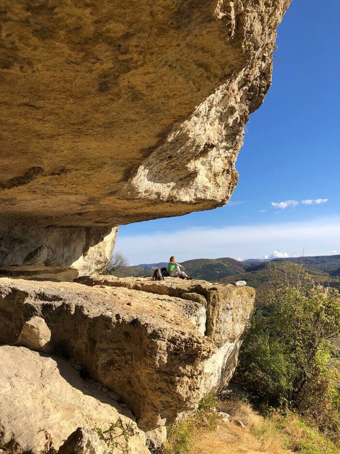 Под Чамны-бурун чуть дальше монастыря