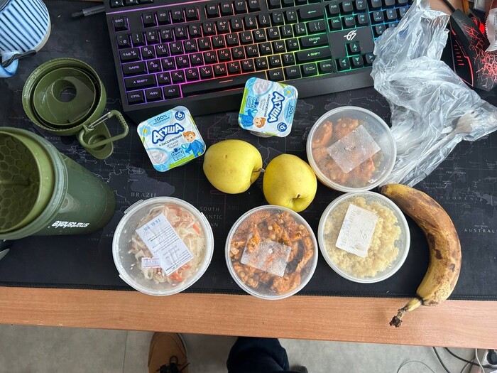 ���� ������� 204�, 2 �������� ����� �� 100�� ������ ��� ������. ���� �������� 176��, ������ ������� 160��, �������� 60��, ������� 52��, ��������� ������� 132��. ������� ������� 1 ����, 1�����, 2 ������.