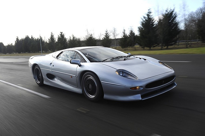 Jaguar XJ220,   
