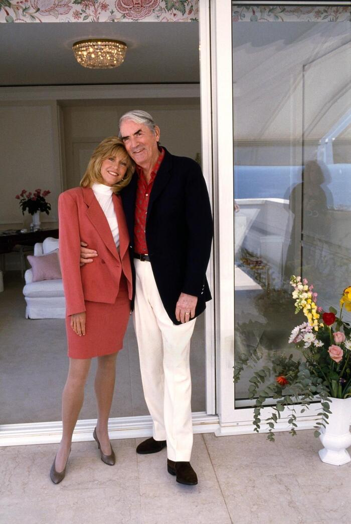 Грегори Пек обнимал Джейн Фонду