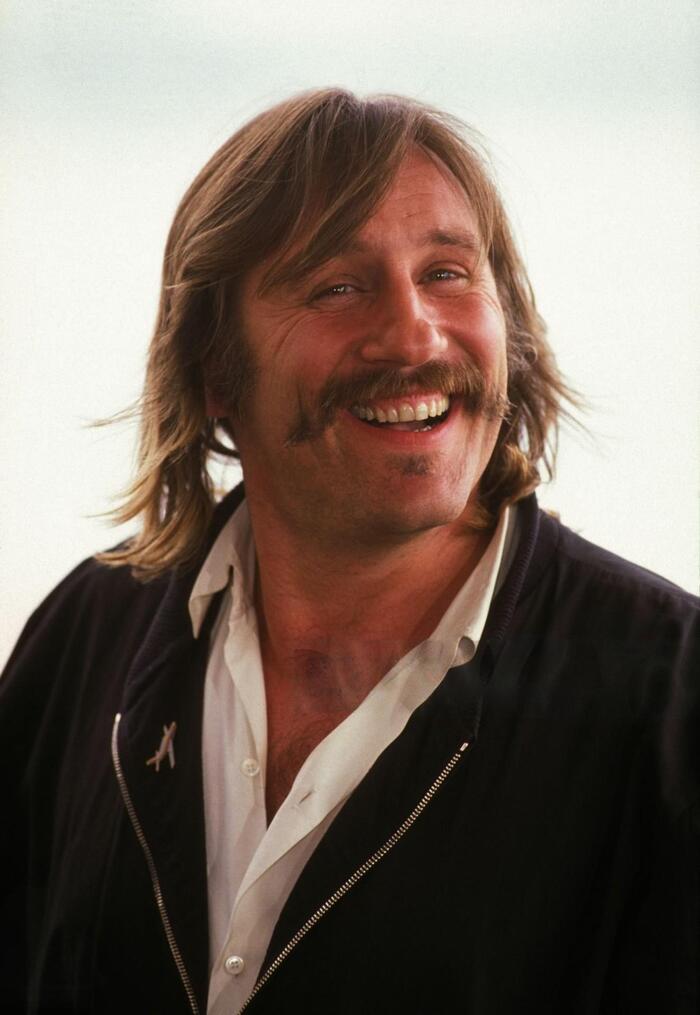 Жерар Депардье задорно смеялся