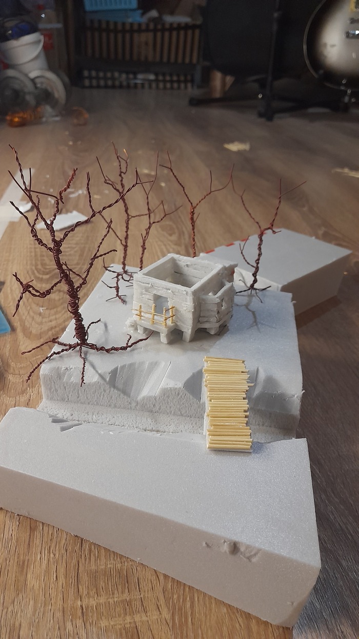 Деревья из медной проволоки, просто скрученной между собой. После придания нужной формы, я покрыл из грунтовкой.