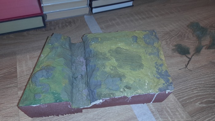 Рельеф сделан из марли смоченной в гипсе, и после высыхания покрасил обычной гуашью.