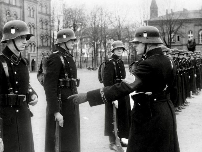    Leibstandarte SS Adolf Hitler  , 1938. : Bundesarchiv, Bild 183-H15390 / CC-BY-SA 3.0