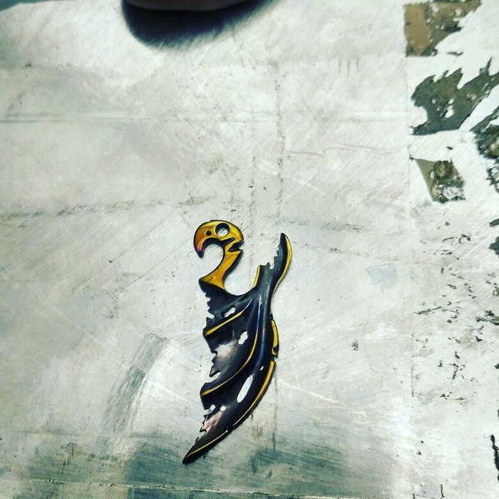 Запорол изделие и импровизировал. По итогу крыло было подарено китаянке которая первый раз была в России и уехало к ней на родину