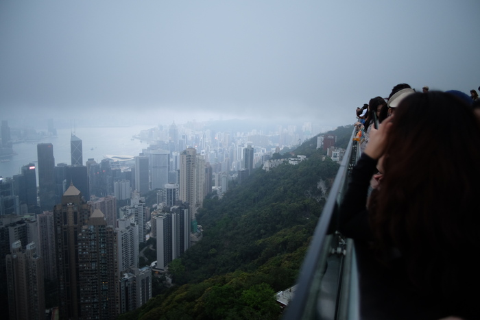 Здесь куча народу каждый день в любое время.