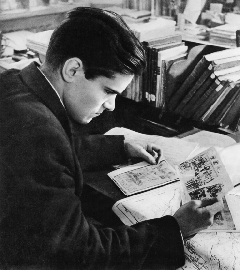 Работа Кнорозова над кодексами майя, 1955Vostock Photo