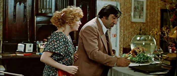 ����� ����