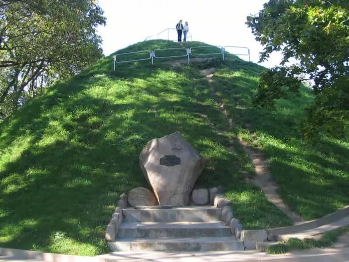 Курган Адама Мицкевича