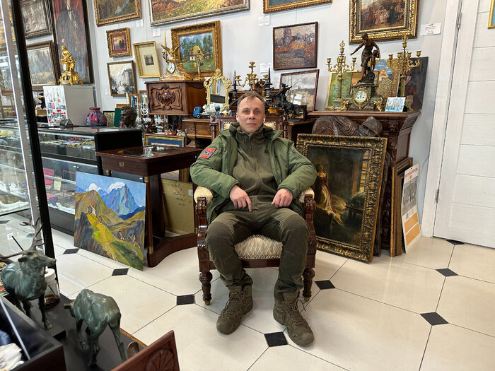 "Царь во дворца! Царь во дворца..." Борат (С) Форма такая - я с учебки заехал в магаз.