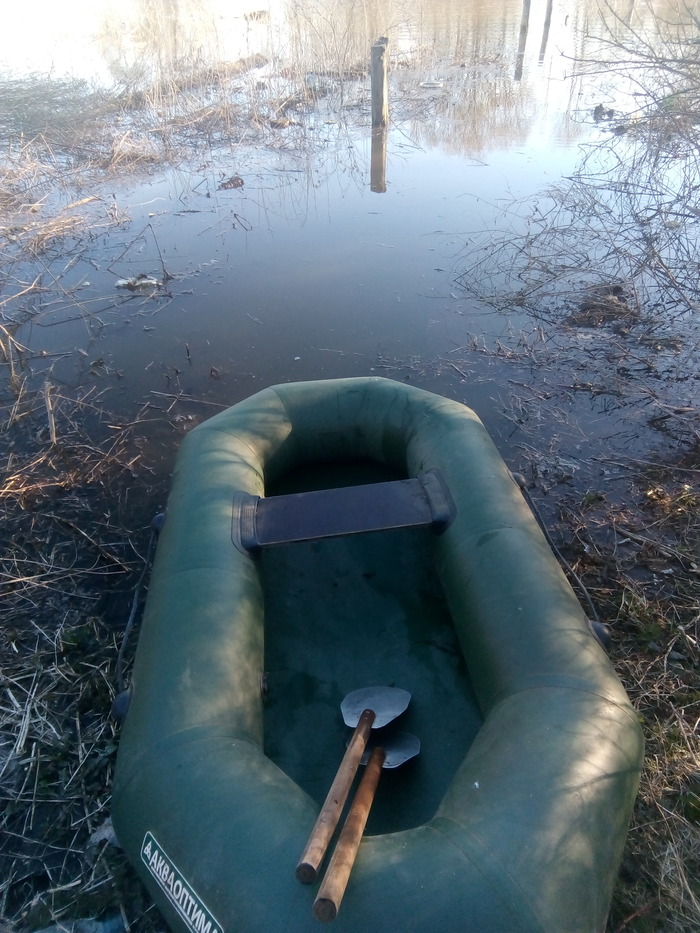 Спуск на воду. Если моё судёнышко кажется вам надёжным, то я могу вас покатать.