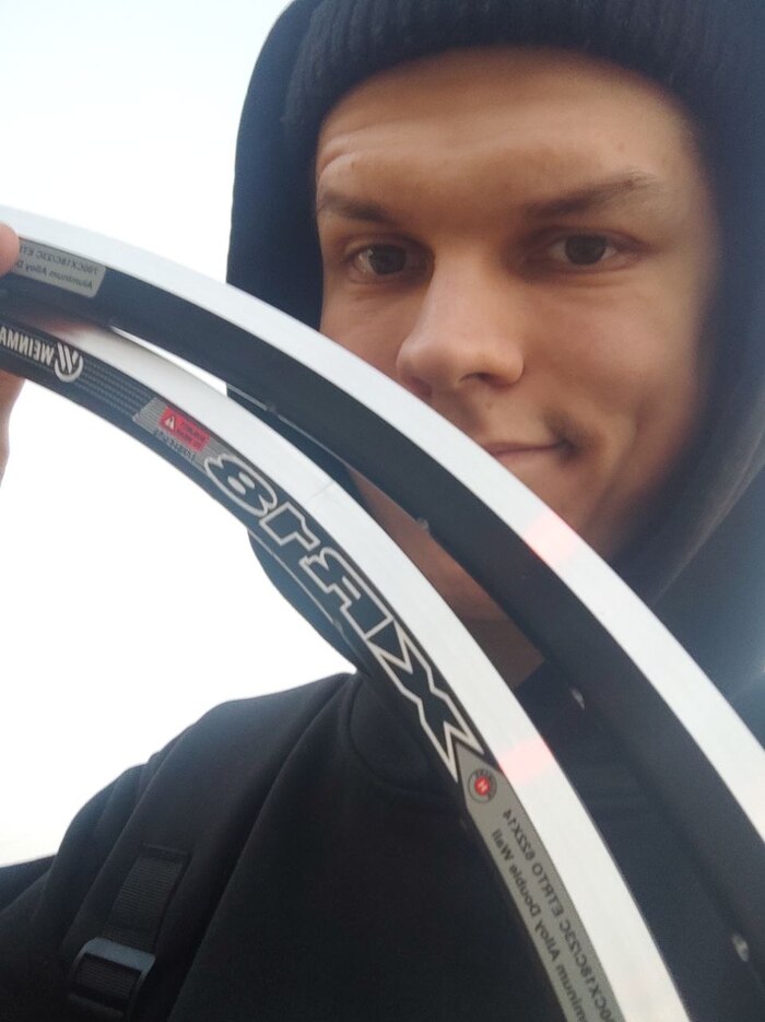 довольный покупкой иду домой