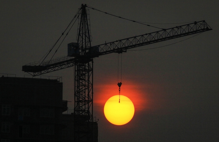 Кран в ночи одинокий...