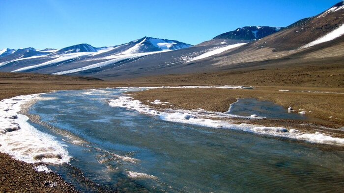 Река Оникс в Антарктиде. Взято из Яндекс-картинок