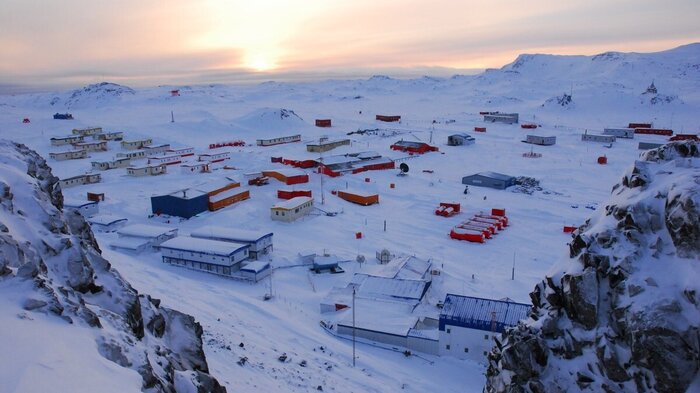 Одна из станций для ученых в Антарктиде. Взято из Яндекс-картинок