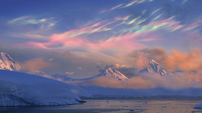Перламутровые облака Антарктиды. Взято из Яндекс-картинок