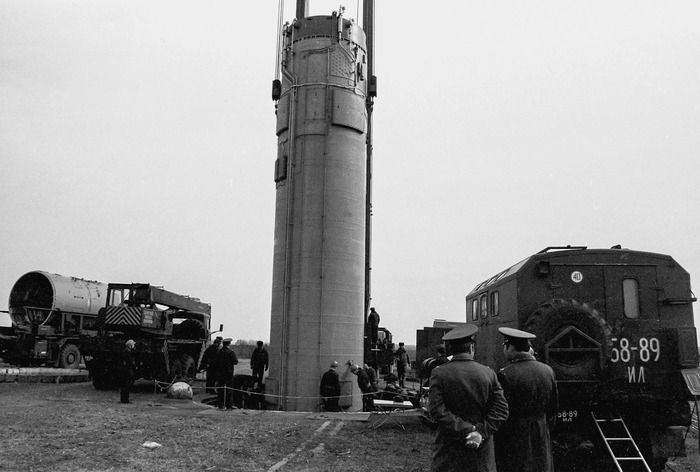 Демонтаж ракеты CC-19 46-й ракетной дивизии. Первомайск, Николаевская область.