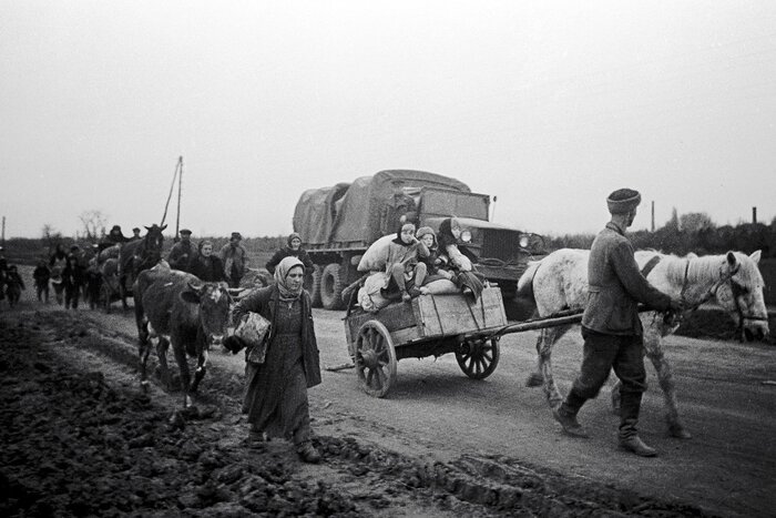 Жители Одесской области возвращаются в освобожденные от немецко-фашистских захватчиков деревни. Фото - Георгий Зельма