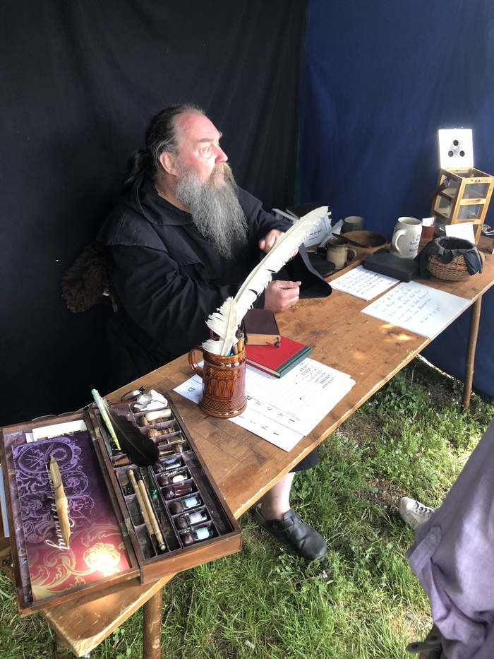 Писарь и его принадлежности…