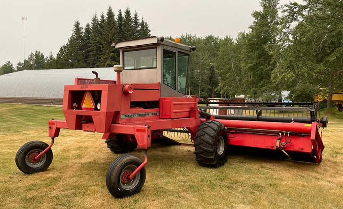    Massey Ferguson 885