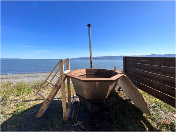 Банный чан. Сначала боялась в него залезать, потому что он устроен как котелок на печке)))