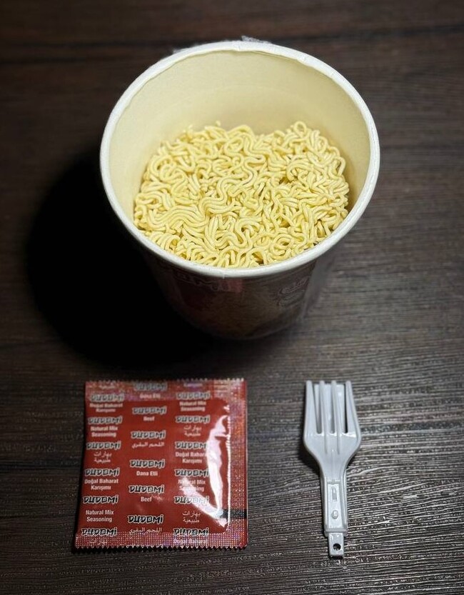 Суповая основа и вилка.