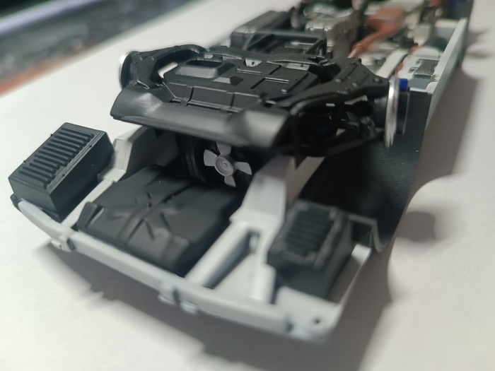 Кажется, там сныкался Карлсон. Сам виноват.