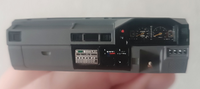 Как по мне, панель выглядит даже симпатичнее современных авто.