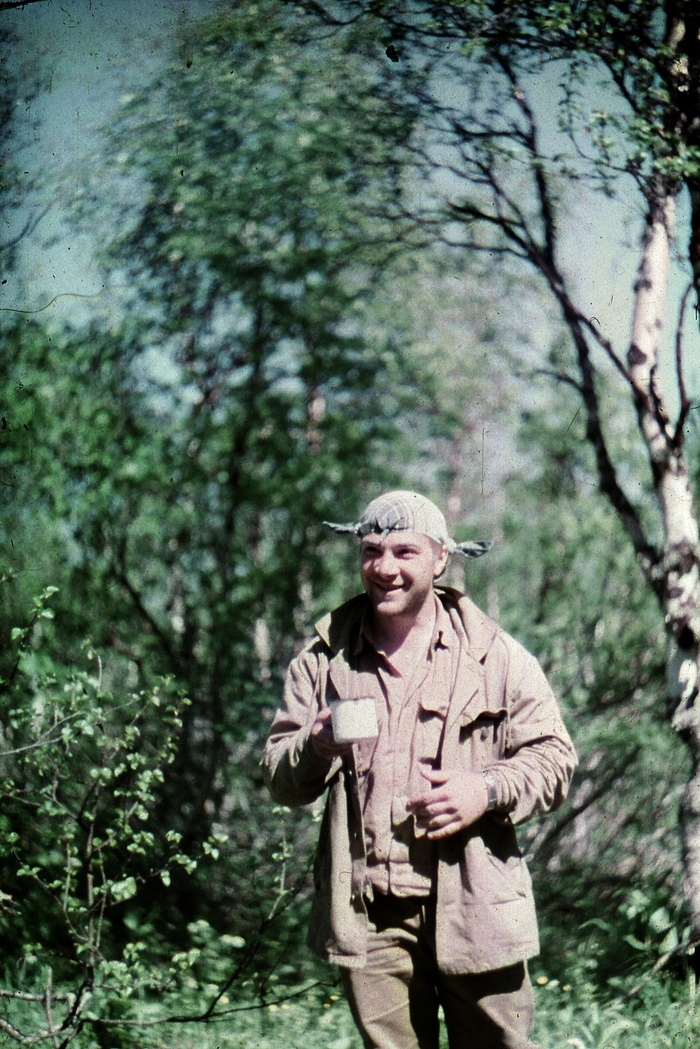 Я же говорил, что воин-спортсмен I ступени, отличник боевой и политической подготовки всегда найдёт выход из любой ситуации!