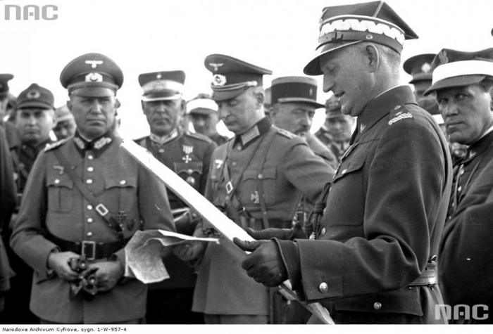 Польские и немецкие офицеры вместе. 1938 год.