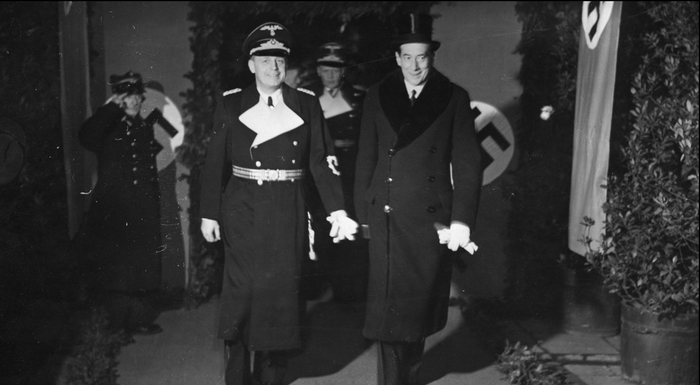 Радостный немец Йоахим фон Риббентроп в обществе счастливого поляка Юзефа Бека. Январь 1939 года.