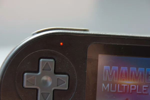 На корпусе выше крестовины есть мерзкая противная красная лампочка которая вечером и ночью светит в глаза. При зарядке светит она кстати зелёным цветом. Выключить ее программно пока никак нельзя. Можно отпаять или заклеить/закрасить ее можно. 