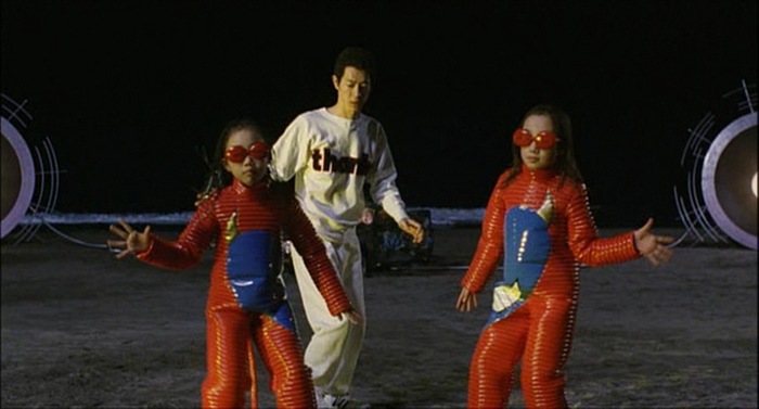  :   (Naisu no Mori THE FIRST CONTACT). .  ,  ,  , 2005