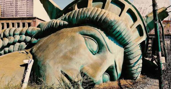 Голливудский реквизит неизвестного происхождения.